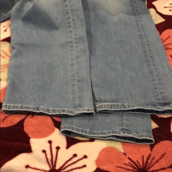 LEVI STRAUSS & CO. - Picture 7 of 9